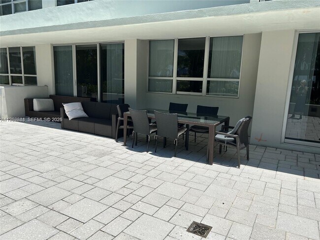 Building Photo - 1500 Bay Rd