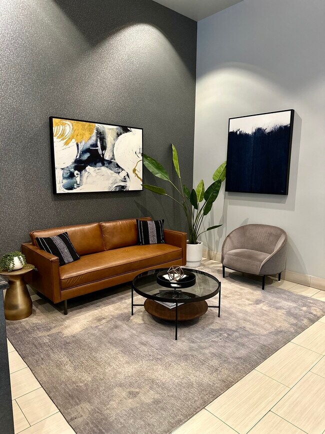 Building Photo - 400 W Ontario St