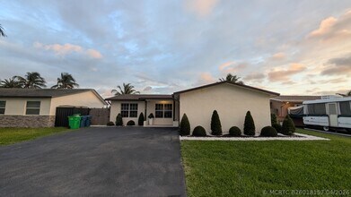 Building Photo - 11640 NW 32nd Manor