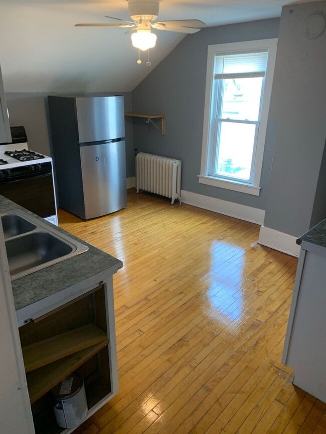 Building Photo - 3 Bedroom Duplex