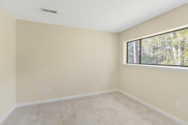 Building Photo - 612 Pine Ridge Pl