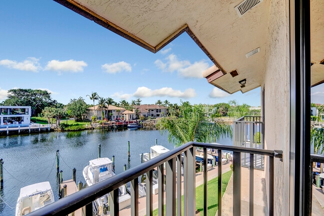 Building Photo - 210 Captains Walk