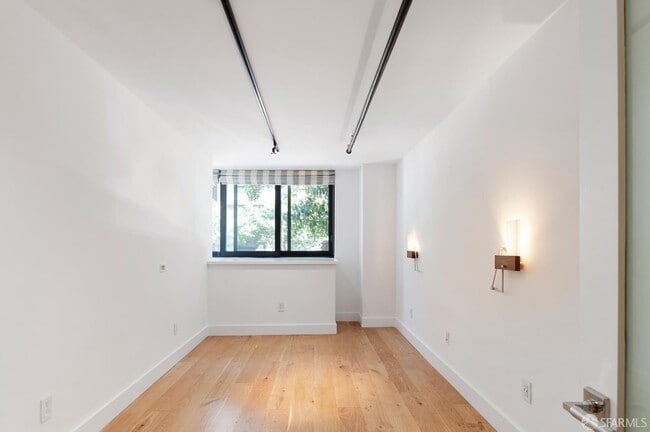 Building Photo - 1875 Mission St