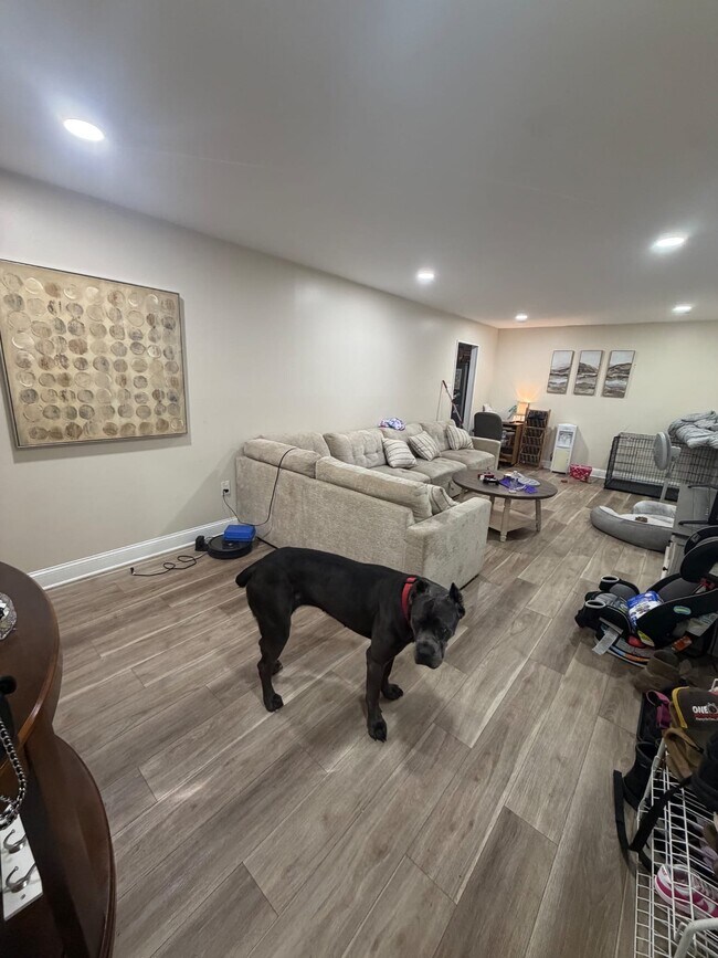 Building Photo - 408 Apple Dr