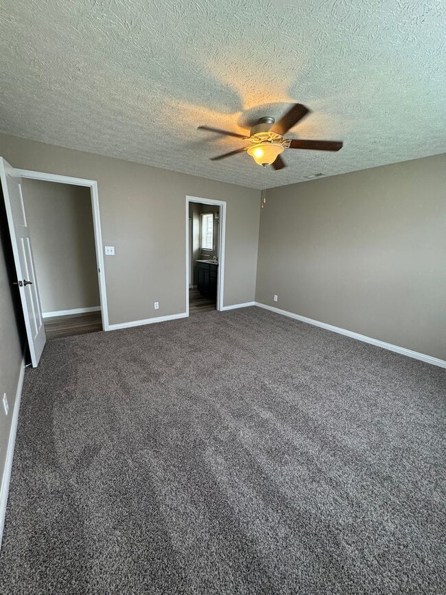 Building Photo - 3 Bedroom Single Family Home Available in ...