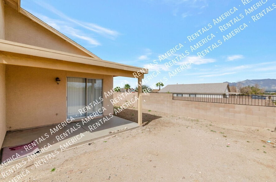 Building Photo - 1202 N Thunder Ridge Dr