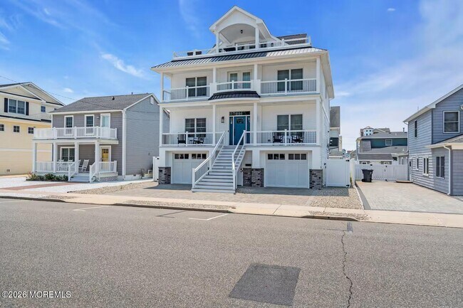 Building Photo - 13 5th Ave