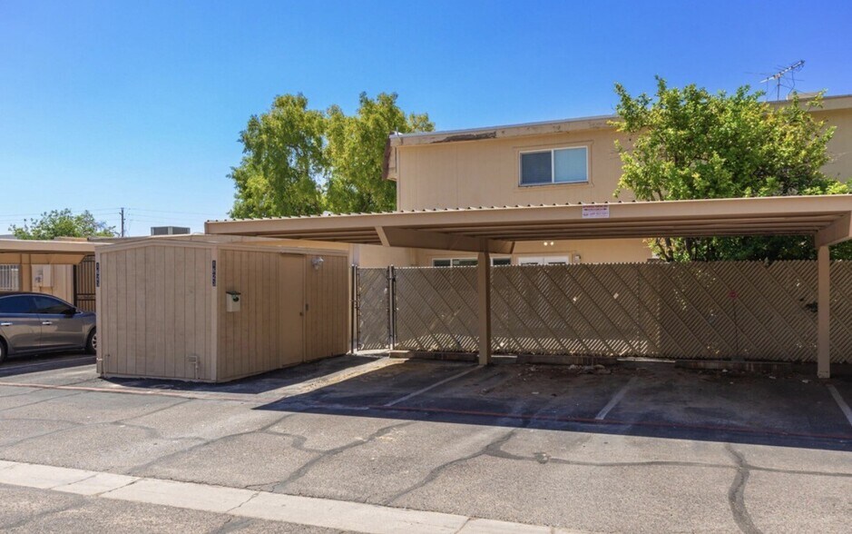 Building Photo - 1623 E Malibu Dr