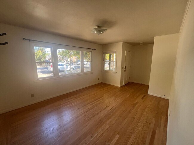 Building Photo - 533-535gst