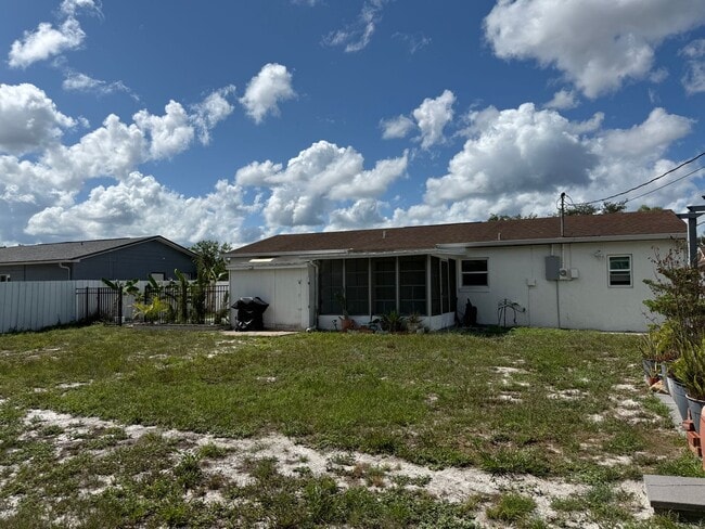 Building Photo - Cute Updated Home
