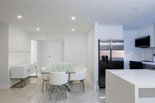 Building Photo - 17021 N Bay Rd