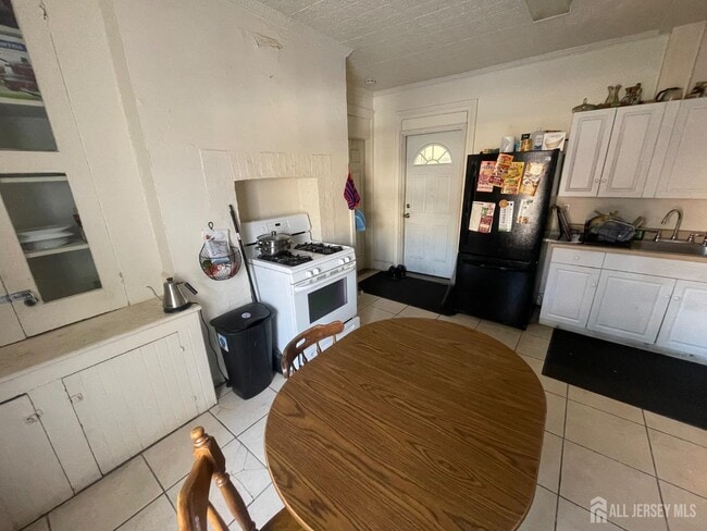 Building Photo - 3 S Adelaide Ave