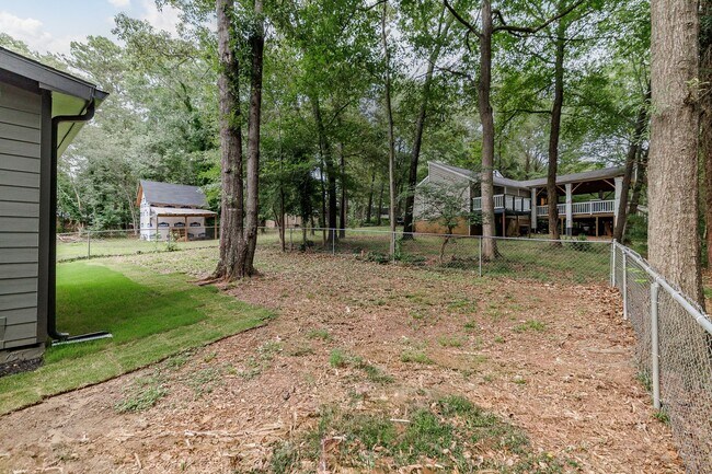 Building Photo - Newly Renovated East Side Home!