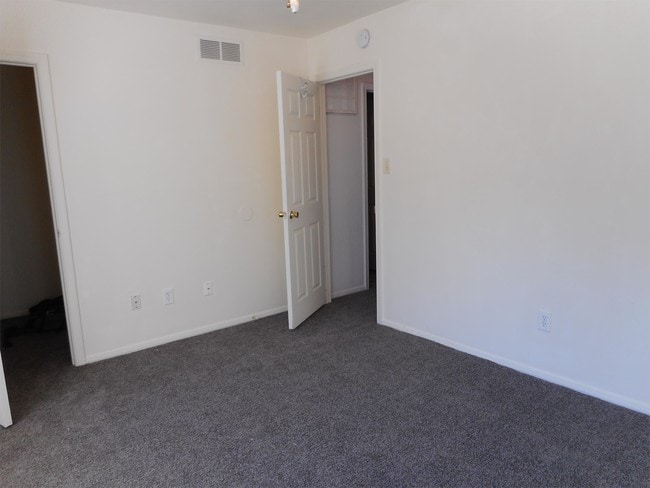 Building Photo - 22 Anchor Ct