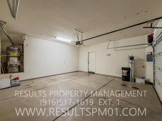 Building Photo - Beautiful Roseville 4 Bedroom Home