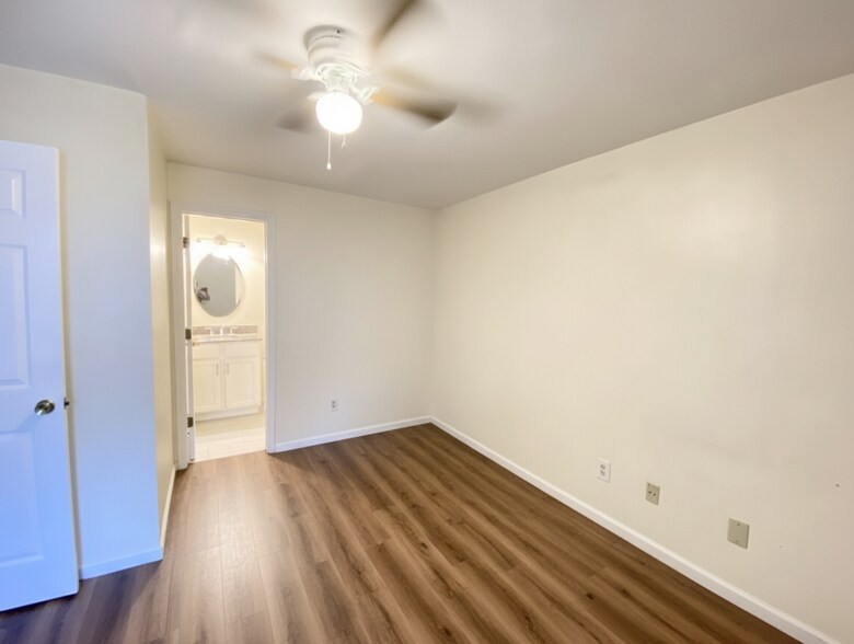 Building Photo - 635 Granville Ct