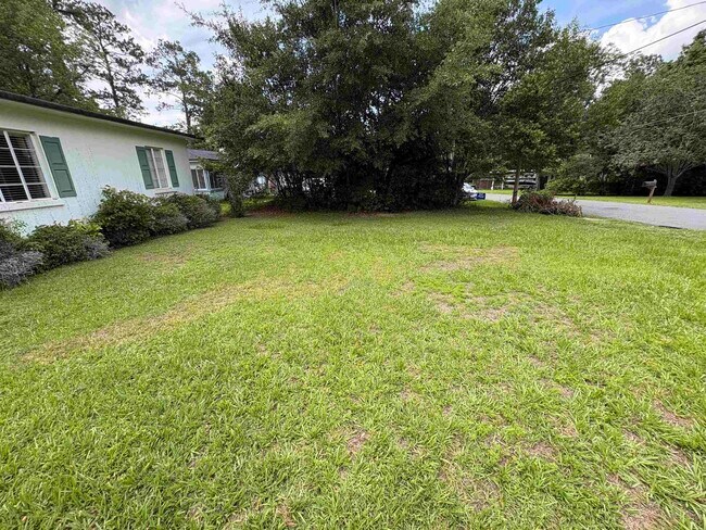 Building Photo - 2106 E Dellview Dr
