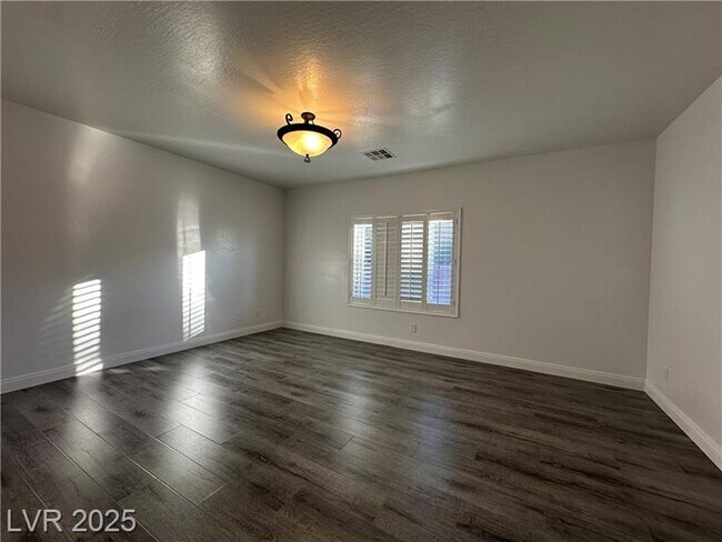 Building Photo - 2321 Martinique Ave