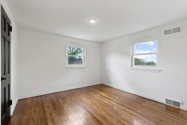 Building Photo - AVAILABLE NOW! Fully RENOVATED 3 bedroom in McKeesport!