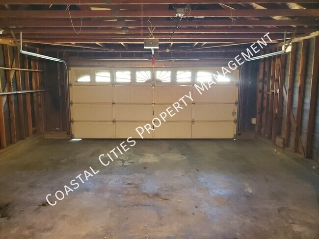 Building Photo - 12675 Verdugo Ave