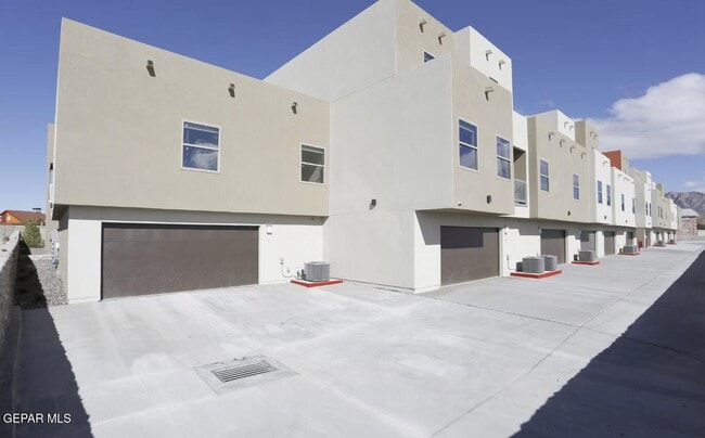 Building Photo - 410 Thorn Ave