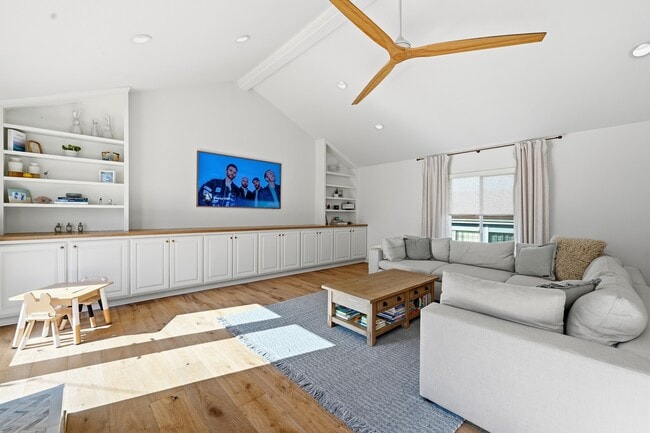 Building Photo - 125 S Juanita Ave