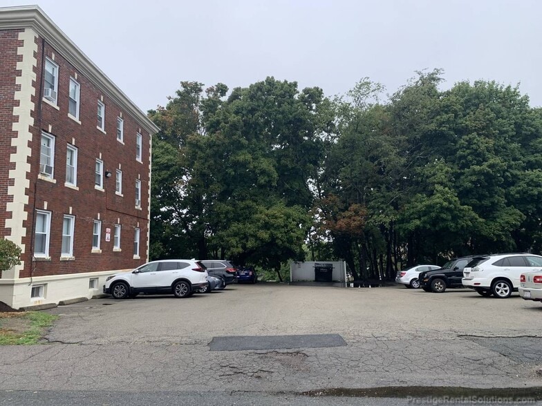 Building Photo - 30 Russell St