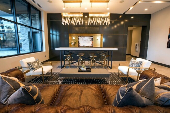 Building Photo - Downtown Luxury Condo Available Furnished or Unfurnished, with Parking