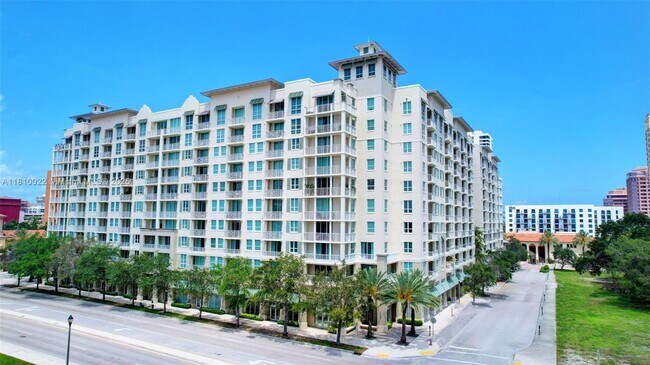Building Photo - 480 Hibiscus St