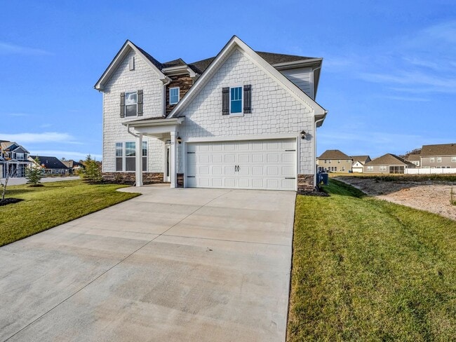 Building Photo - Luxurious New Constuction in Hendersonville