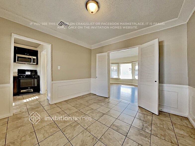 Building Photo - 8712 S 11th Ave