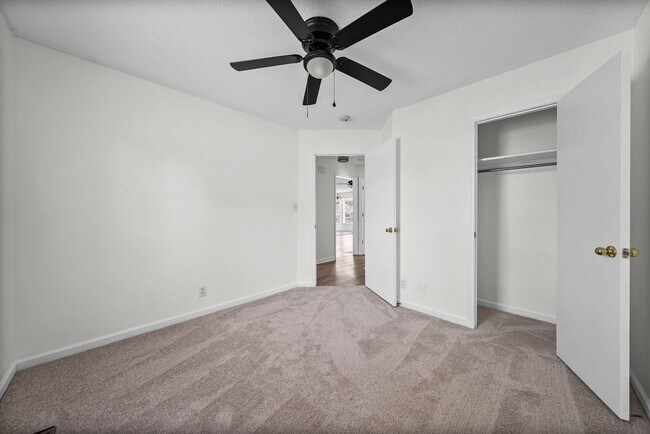 Building Photo - 409 Sandburg Dr