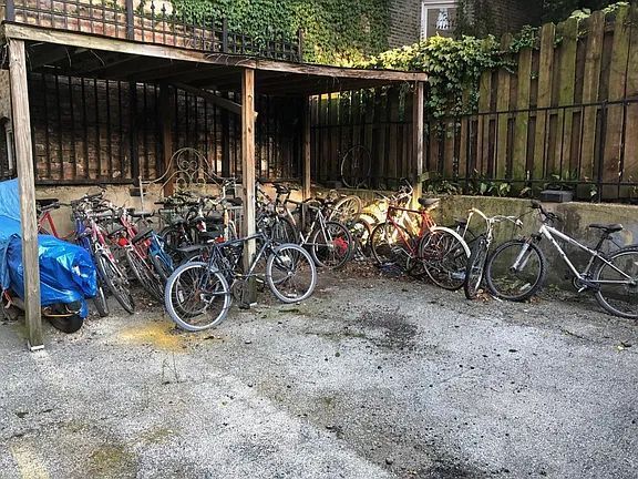 Building Photo - 3825 N Pine Grove Ave