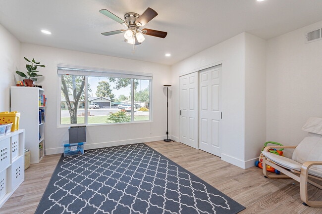 Building Photo - 651 E Kael Cir