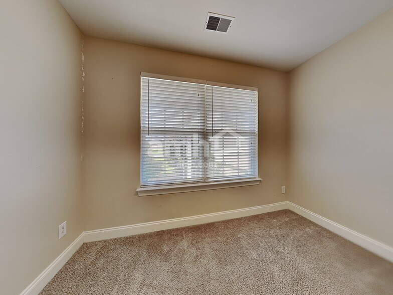 Building Photo - 415 Equinox Cir