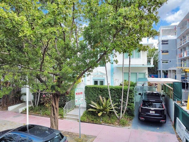 Building Photo - 1751 James Ave