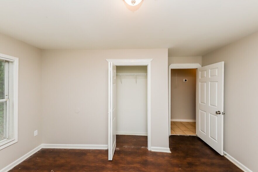 Building Photo - 730 Parker St