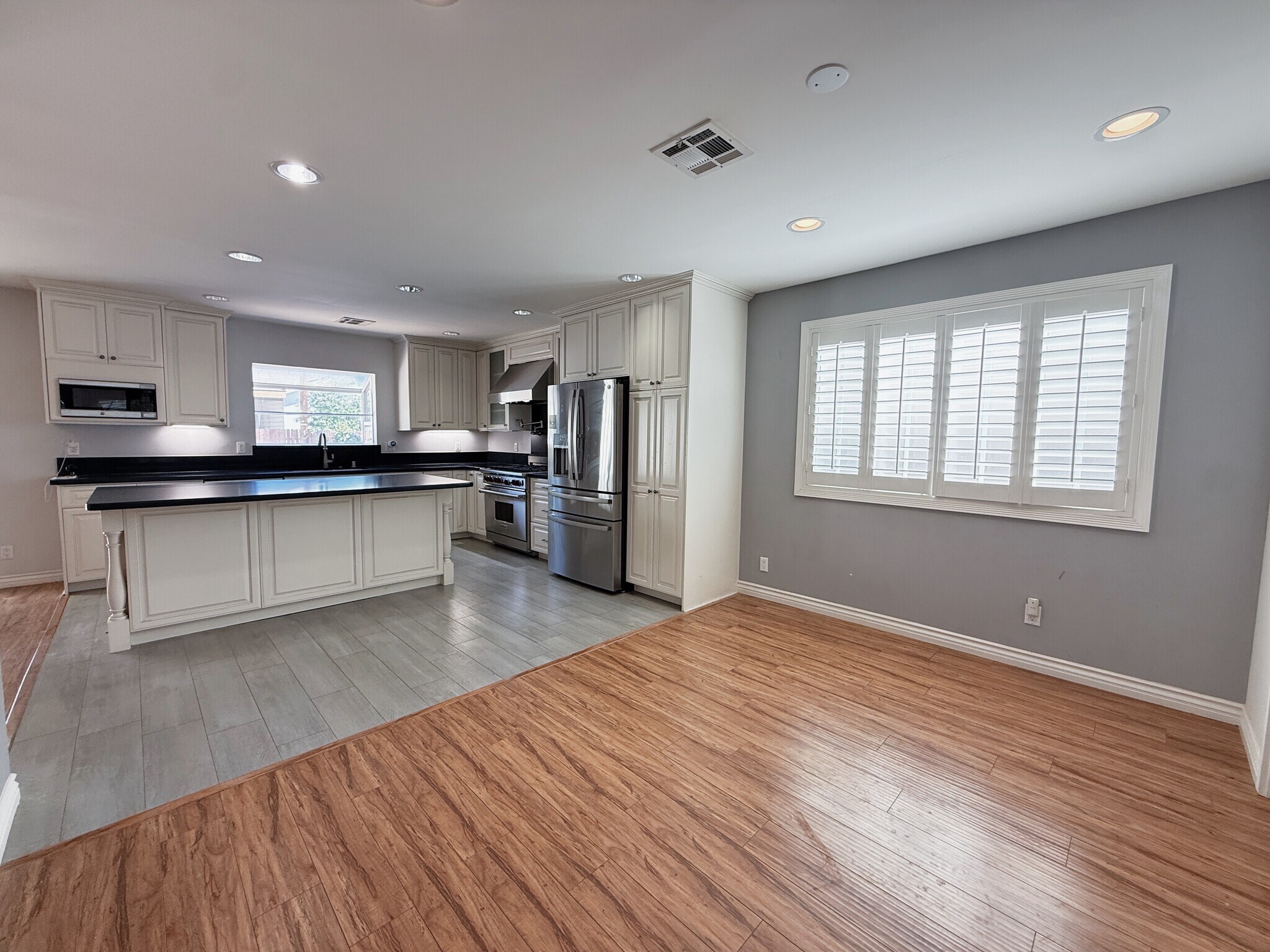 Building Photo - 5932 Cahill Ave