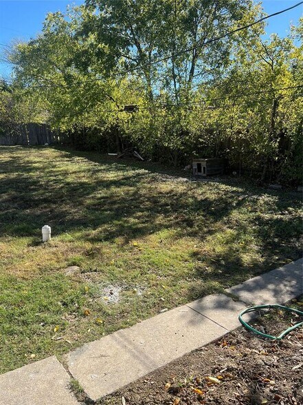 Building Photo - 4113 McCart Ave