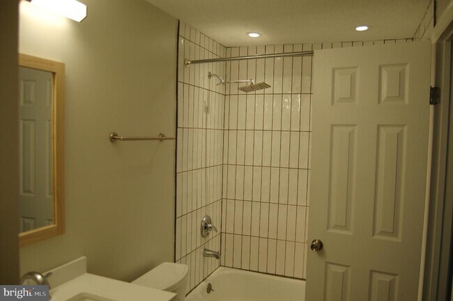 Building Photo - 9114 Aspenpark Ct