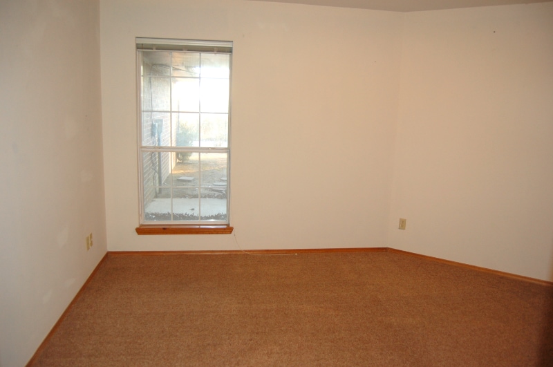 Building Photo - 1221 Jeannie Ln