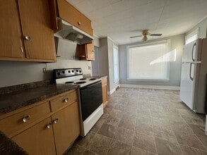 Building Photo - 812 7th Ave S