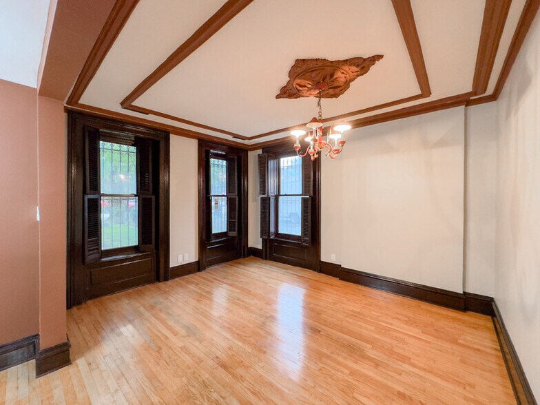 Building Photo - 238 S Ashland Ave