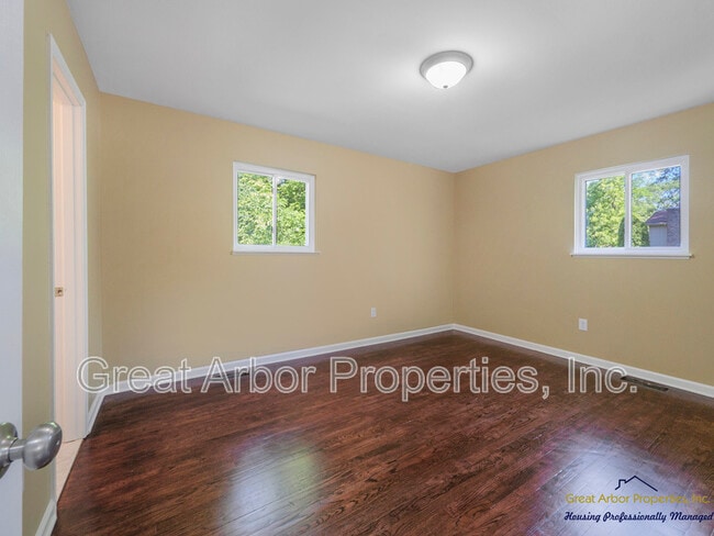 Building Photo - 3624 Maple Dr