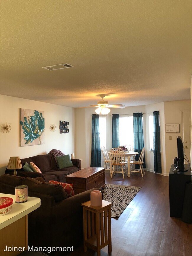 Building Photo - 120 Mark Twain Cir