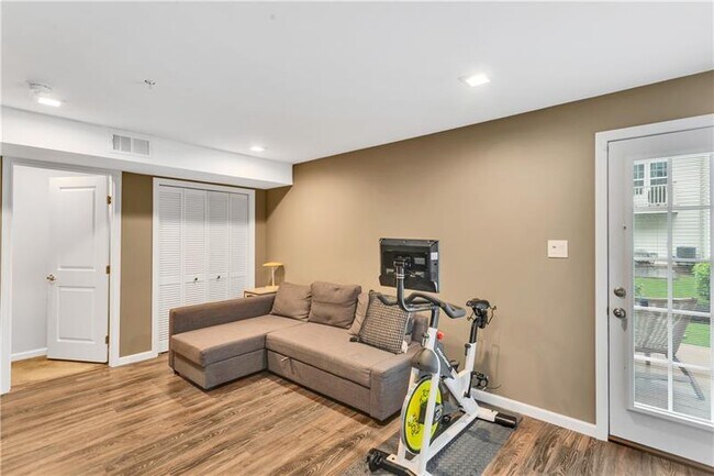 Building Photo - 1503 Pointe View Dr