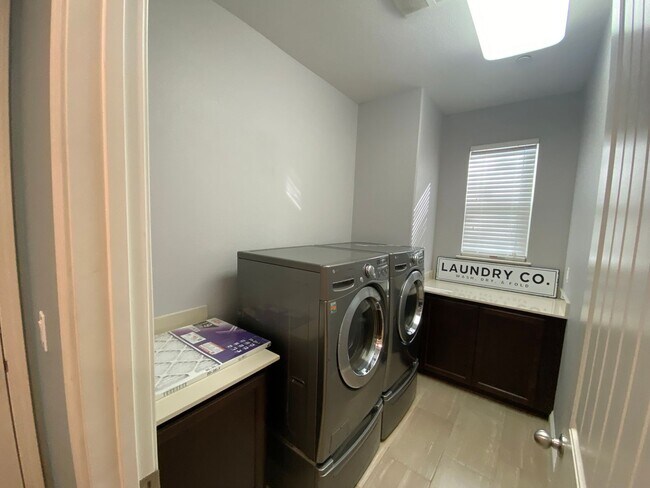 Building Photo - 709 Embassy Cir