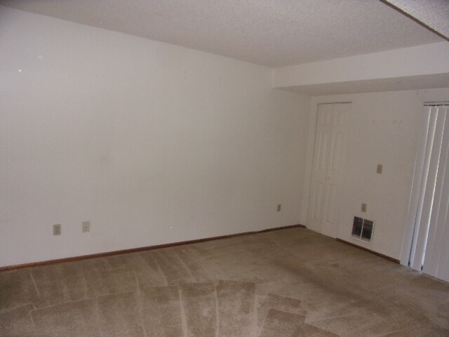 Building Photo - 12043 W Cross Dr