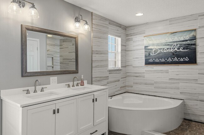 Building Photo - 329 Sailfish Cir