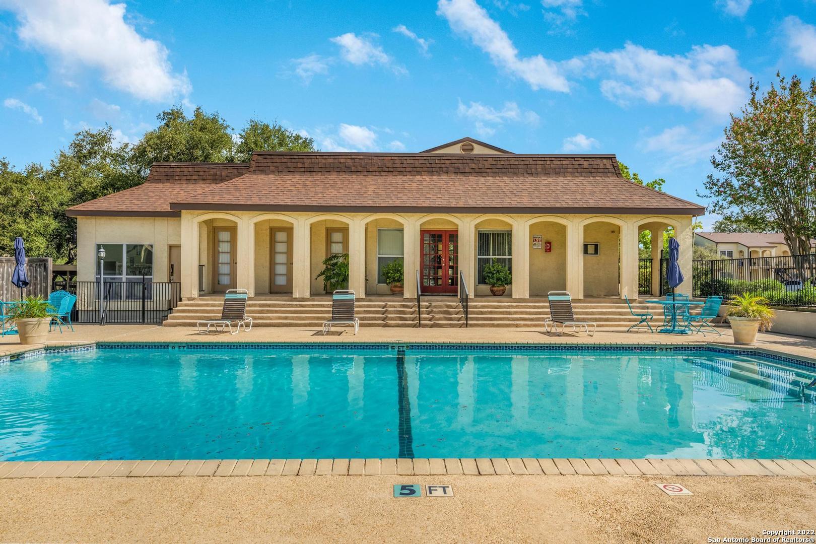 Building Photo - 8702 Village Dr